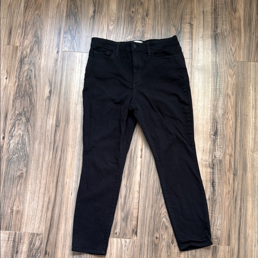 Universal Thread Women's High Rise Jeans - Black